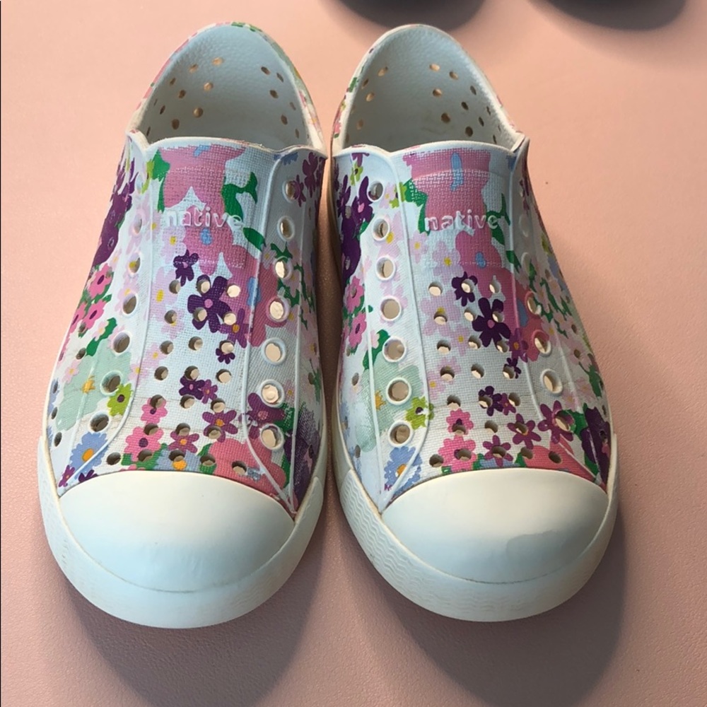 2 Pairs - Natives 🌺 size 11